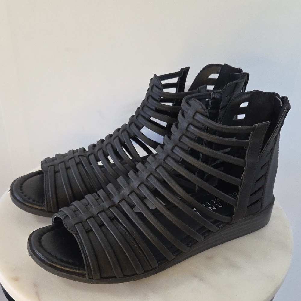Journee Collection Black Gladiator Sandals Size 7W